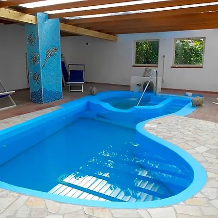 Olivia - Nel Con Piscine E Vista Mare 4*