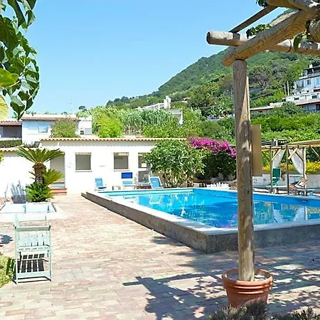 Olivia - Nel Con Piscine E Vista Mare 4*