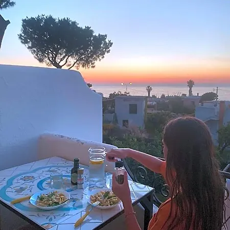 Olivia - Nel Con Piscine E Vista Mare 4* Ischia